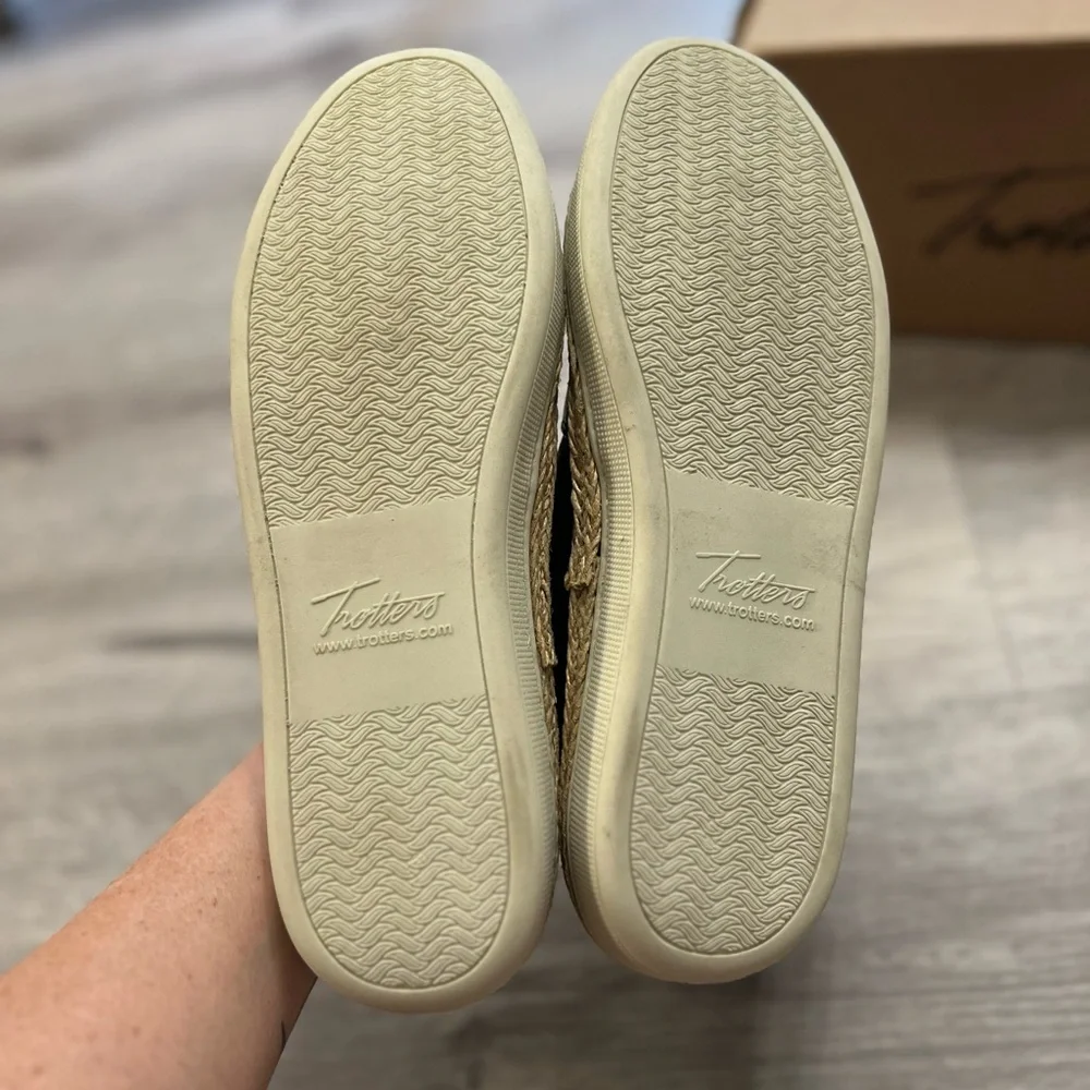 Trotters Accent Espadrille Slip-On size 8